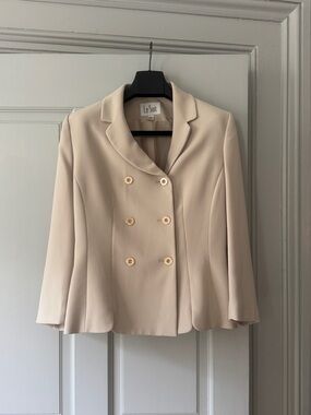 Le Suit Cream Double-Breasted Tailored Blazer Jacket